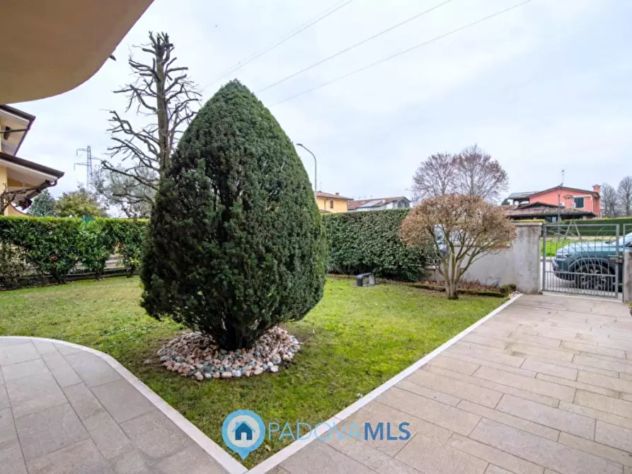 Immagine 36 di Villa in vendita  in Via Gabriele D'Annunzio a Due Carrare