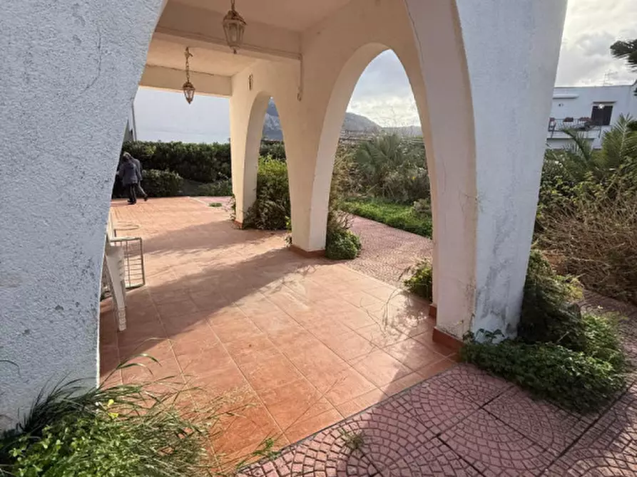 Immagine 10 di Villa in vendita  in via tritone a Carini