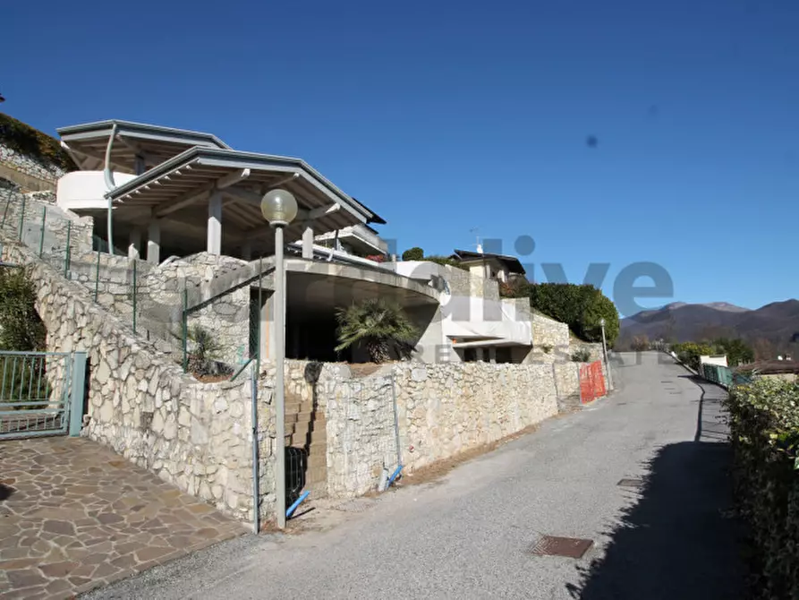 Immagine 1 di Villa in vendita  in Via Sant'Anna a Salò