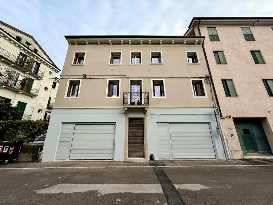 Immagine 3 di Garage in vendita  in Contra' della Fossetta, 7 a Vicenza