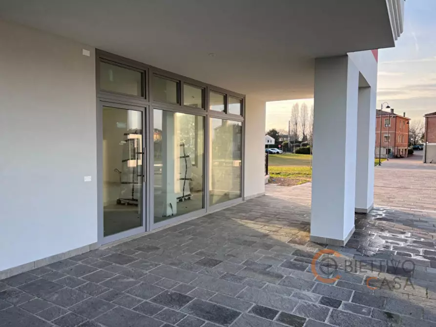 Immagine 1 di Negozio in vendita  in Via Guglielmo Marconi a Albignasego