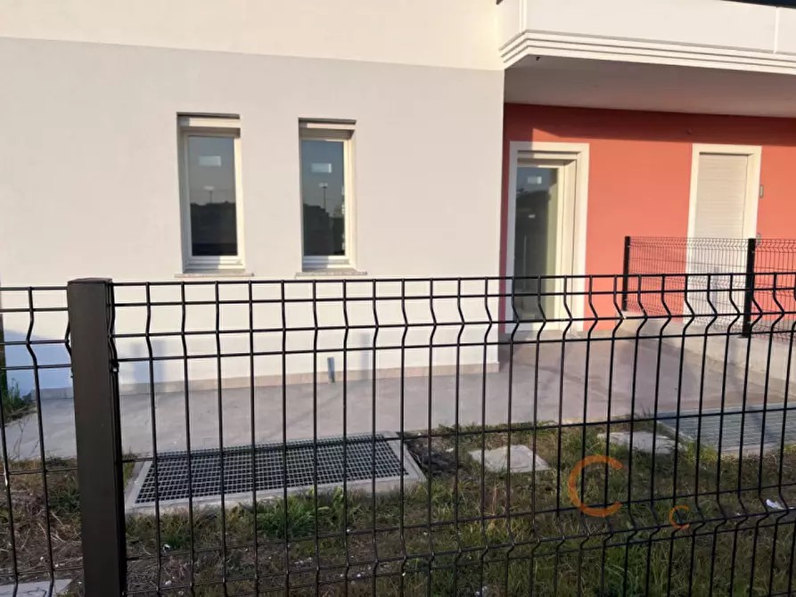 Immagine 3 di Negozio in vendita  in Via Guglielmo Marconi a Albignasego