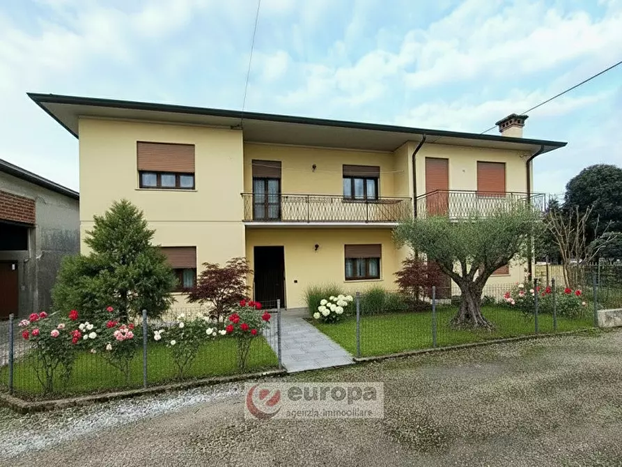Immagine 1 di Casa bifamiliare in vendita  in v. Piave a Quinto Vicentino