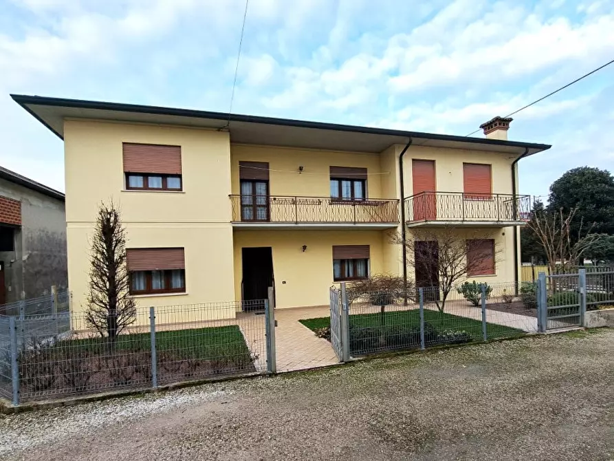 Immagine 2 di Casa bifamiliare in vendita  in v. Piave a Quinto Vicentino