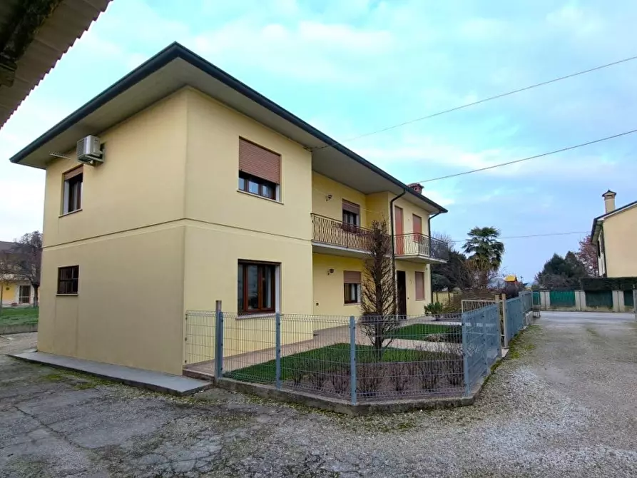Immagine 3 di Casa bifamiliare in vendita  in v. Piave a Quinto Vicentino
