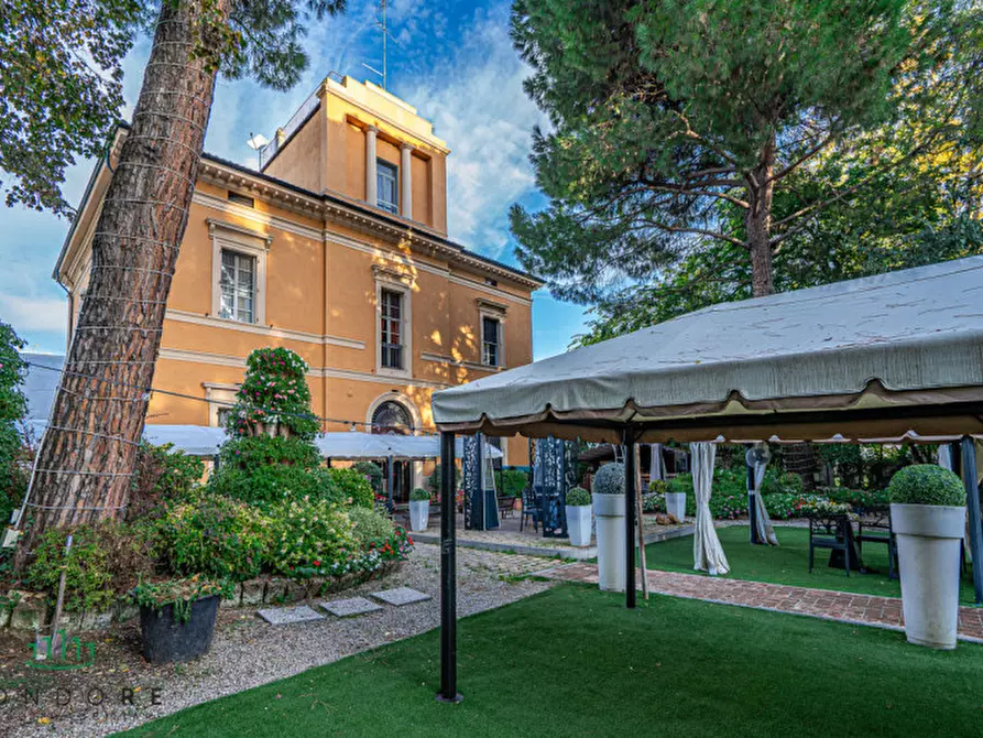 Immagine 29 di Villa in vendita  in Via San Donato a Bologna