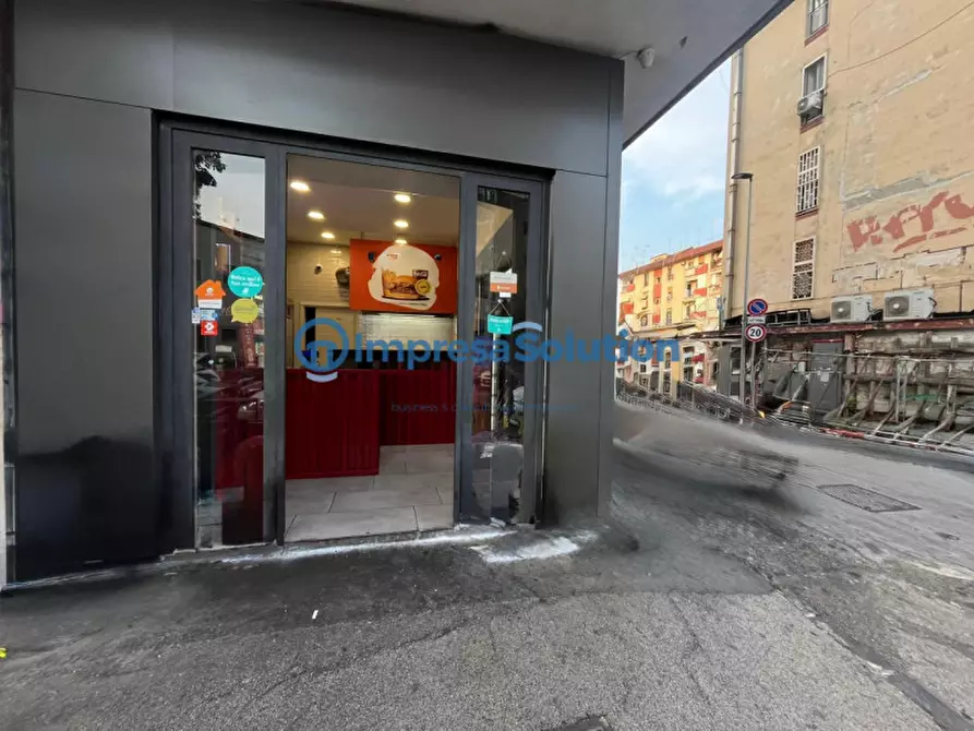 Immagine 3 di Attività commerciale in vendita  in Via Giacomo Leopardi a Napoli