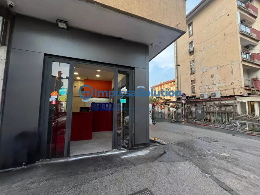 Immagine 4 di Attività commerciale in vendita  in Via Giacomo Leopardi a Napoli