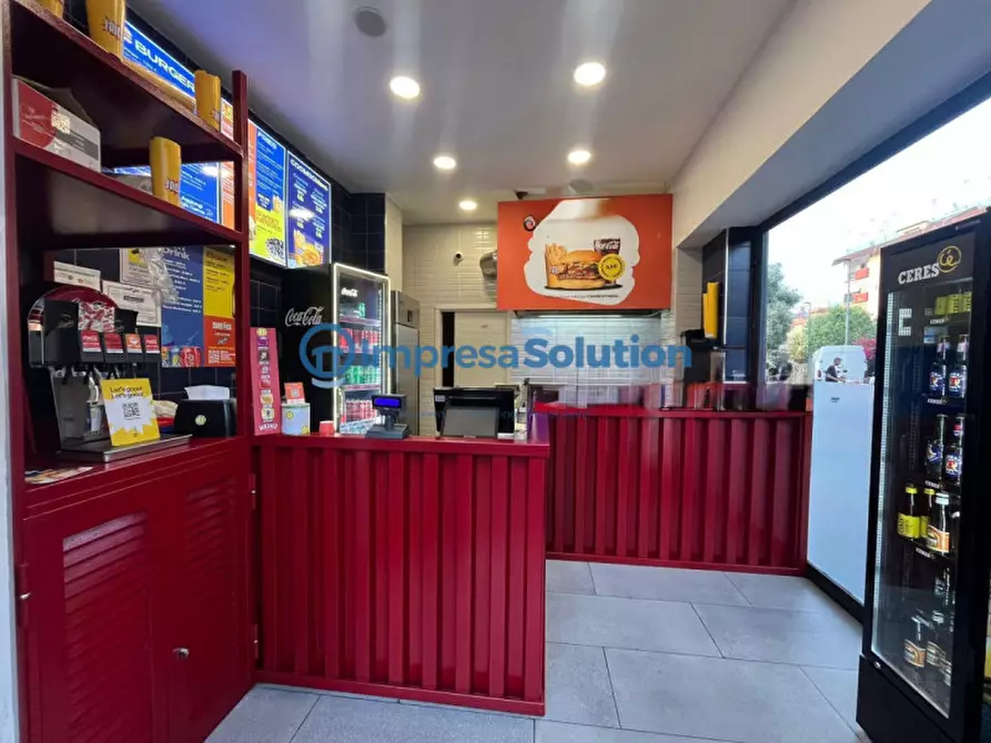 Immagine 10 di Attività commerciale in vendita  in Via Giacomo Leopardi a Napoli