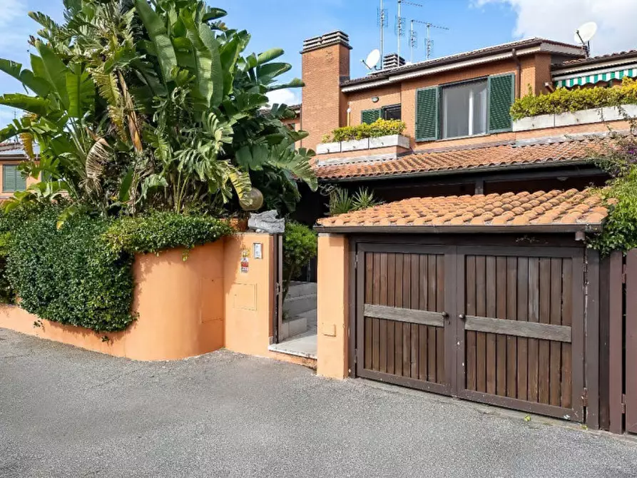 Immagine 48 di Villetta a schiera in vendita  in Via Pietro Romani 170 a Roma