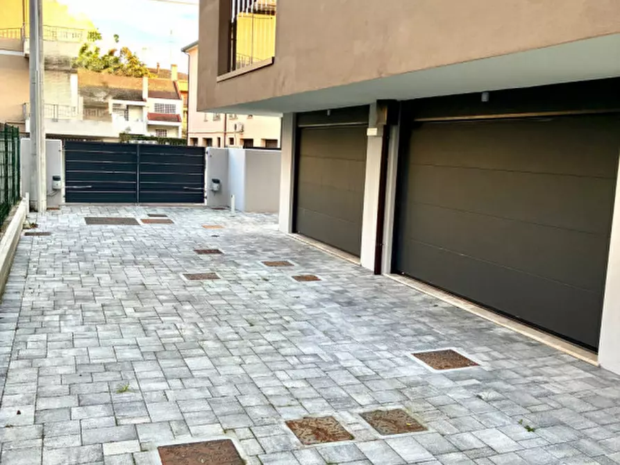 Immagine 19 di Attico in vendita  in Via Elena Valmarana a Padova