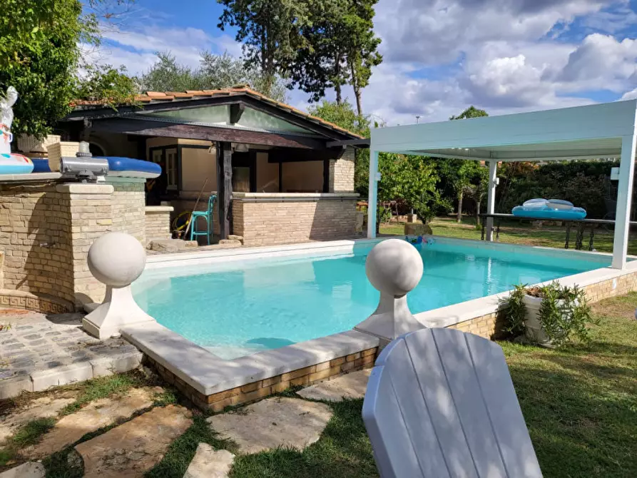 Immagine 2 di Villa in vendita  in Via Tubre 38 a Roma