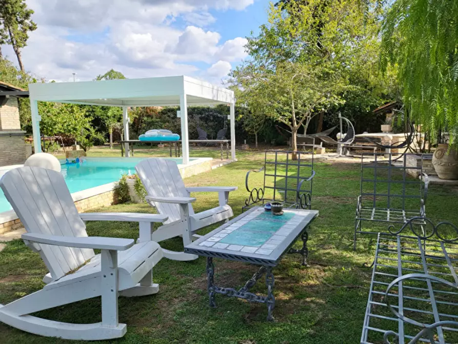 Immagine 3 di Villa in vendita  in Via Tubre 38 a Roma