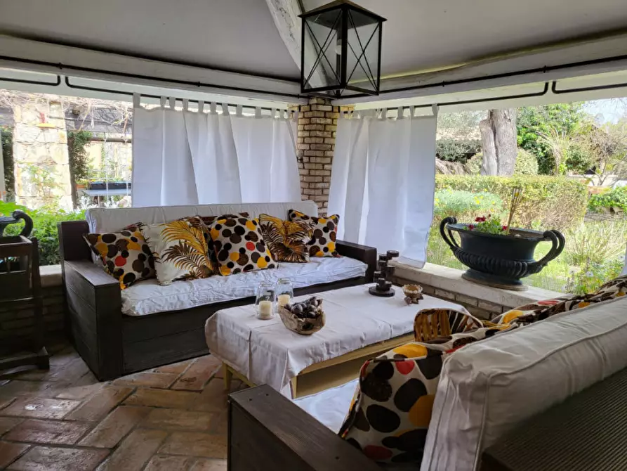 Immagine 5 di Villa in vendita  in Via Tubre 38 a Roma