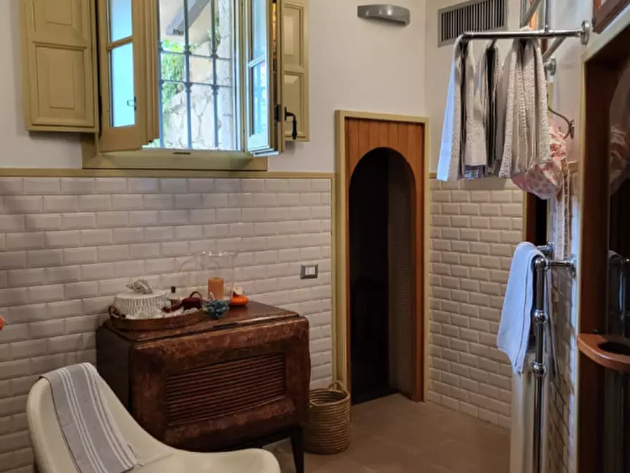 Immagine 10 di Villa in vendita  in Via Tubre 38 a Roma