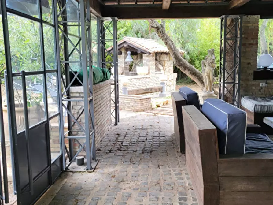 Immagine 11 di Villa in vendita  in Via Tubre 38 a Roma