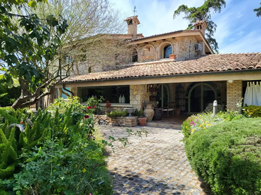 Immagine 13 di Villa in vendita  in Via Tubre 38 a Roma
