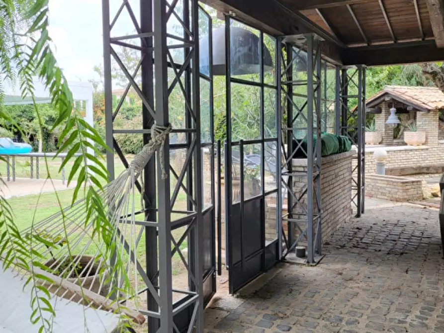 Immagine 24 di Villa in vendita  in Via Tubre 38 a Roma