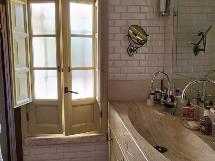 Immagine 37 di Villa in vendita  in Via Tubre 38 a Roma