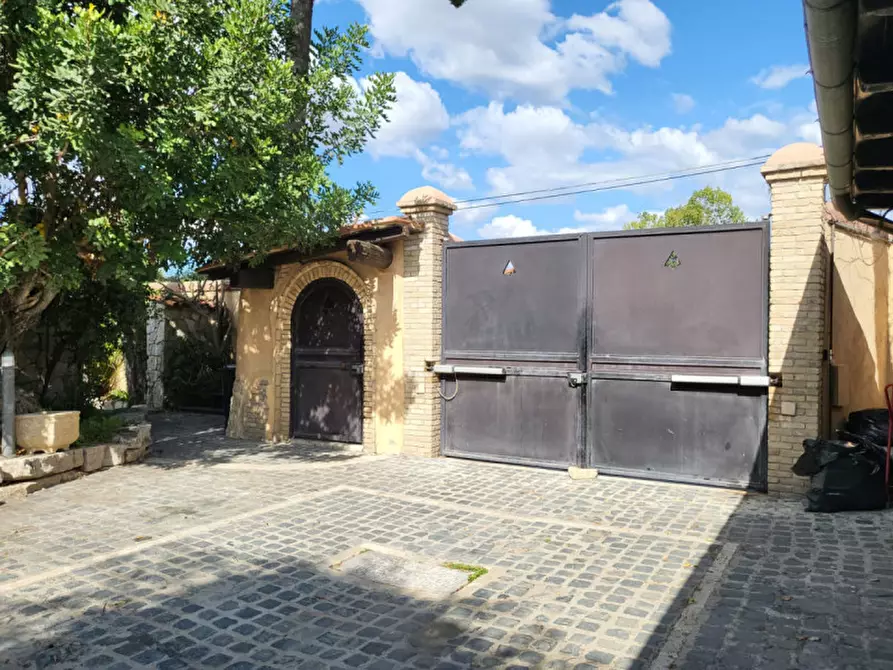 Immagine 46 di Villa in vendita  in Via Tubre 38 a Roma