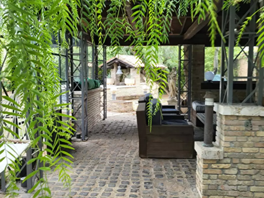 Immagine 51 di Villa in vendita  in Via Tubre 38 a Roma