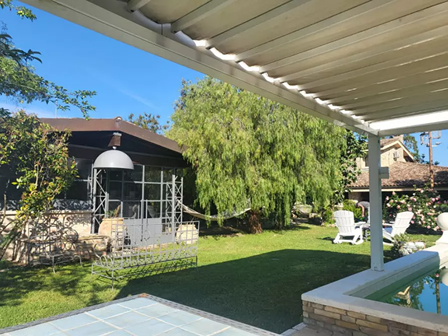 Immagine 69 di Villa in vendita  in Via Tubre 38 a Roma