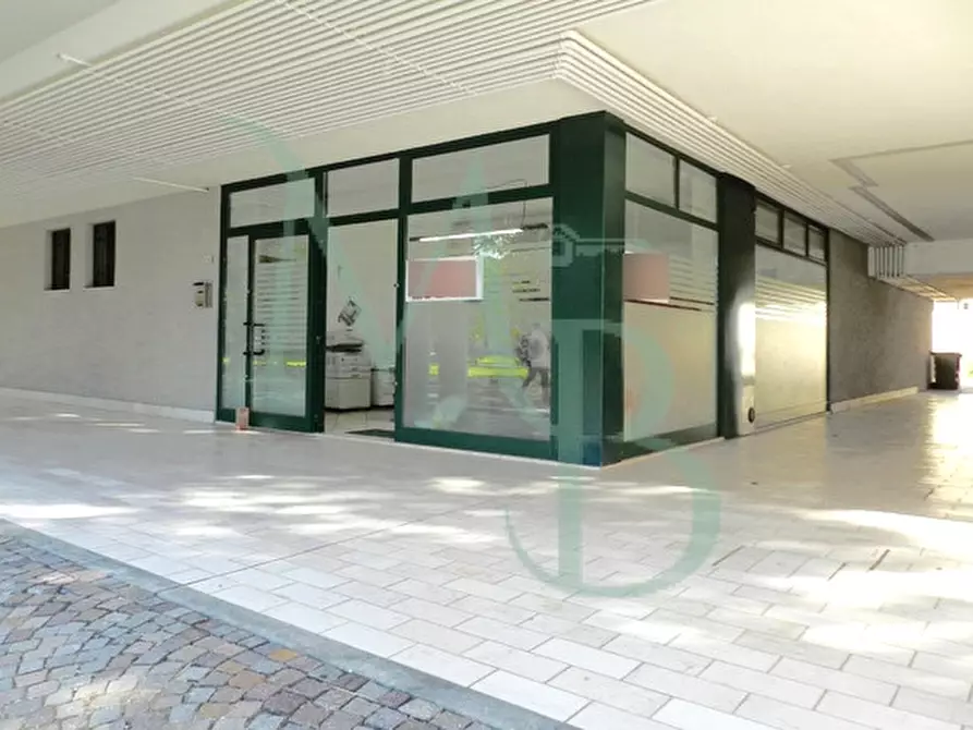 Immagine 1 di Negozio in affitto  in Via Europa a Rubano