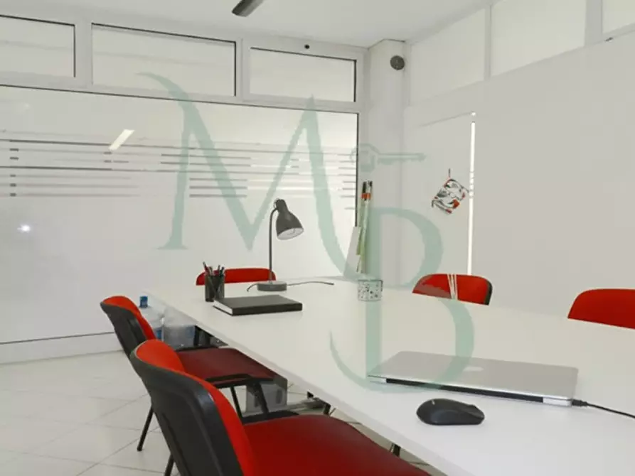 Immagine 3 di Negozio in affitto  in Via Europa a Rubano