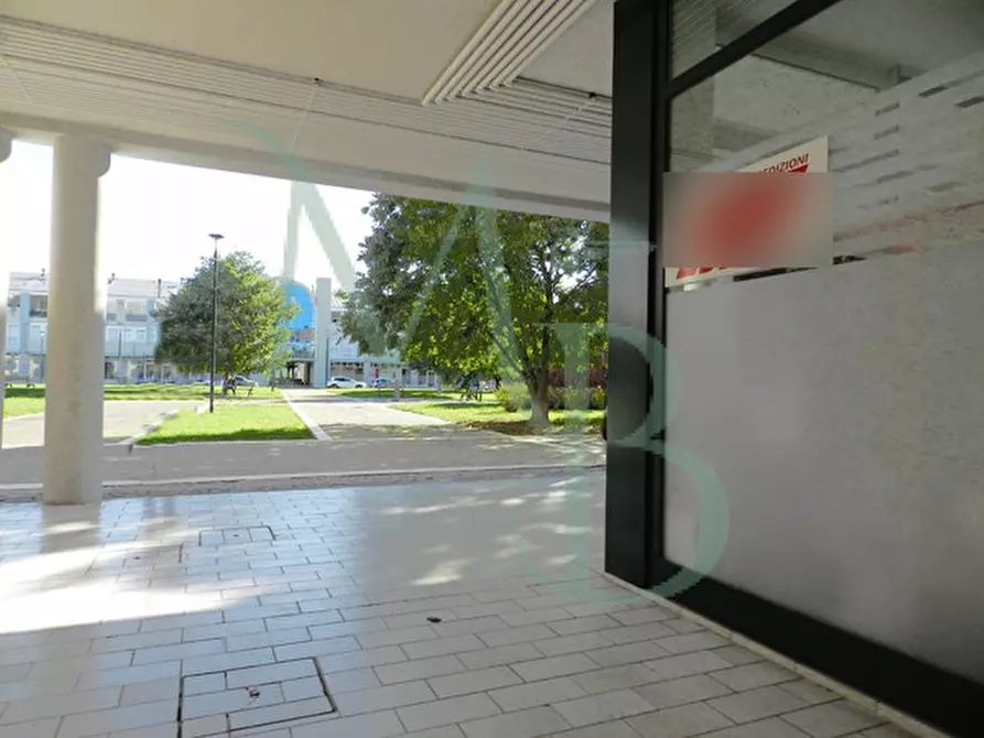 Immagine 7 di Negozio in affitto  in Via Europa a Rubano