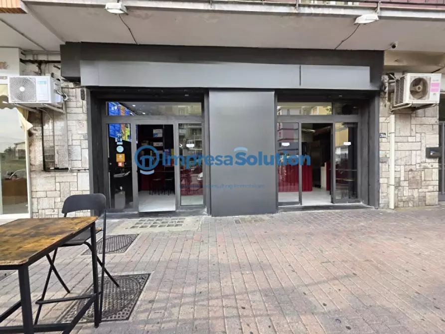Immagine 1 di Attività commerciale in vendita  in Via dell'Epomeo a Napoli