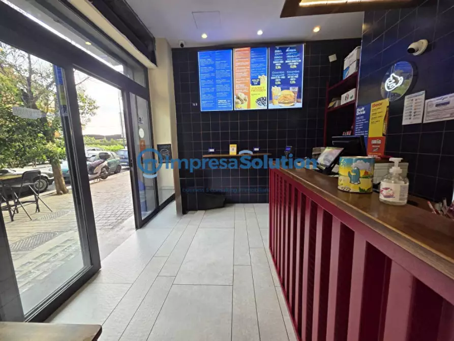 Immagine 3 di Attività commerciale in vendita  in Via dell'Epomeo a Napoli