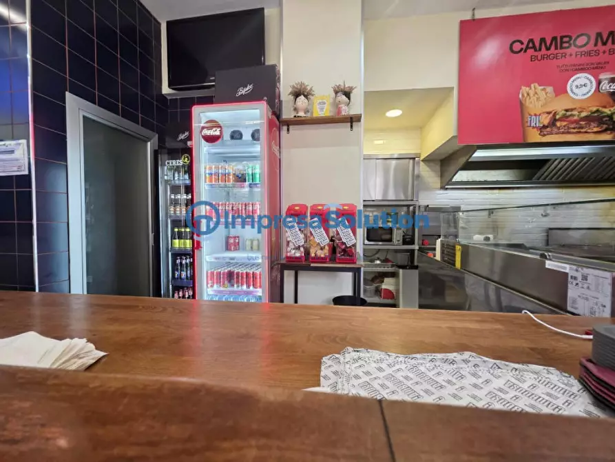 Immagine 13 di Attività commerciale in vendita  in Via dell'Epomeo a Napoli