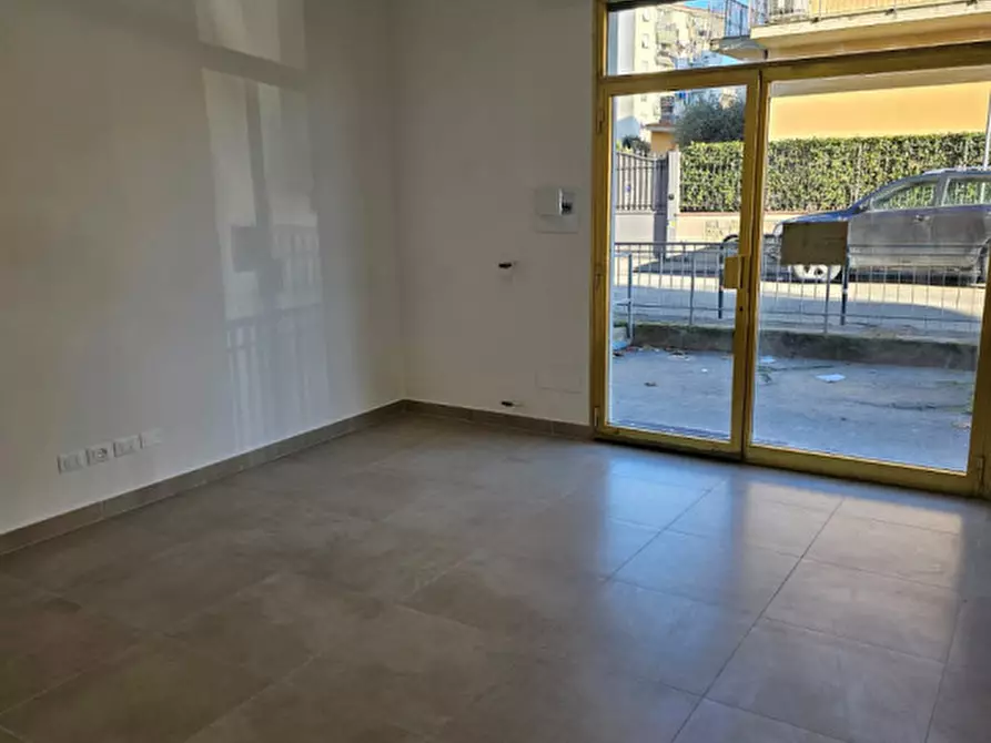 Immagine 3 di Negozio in affitto  in VIA CHERUBINI a Scandicci