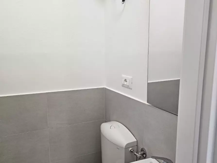 Immagine 7 di Negozio in affitto  in VIA CHERUBINI a Scandicci