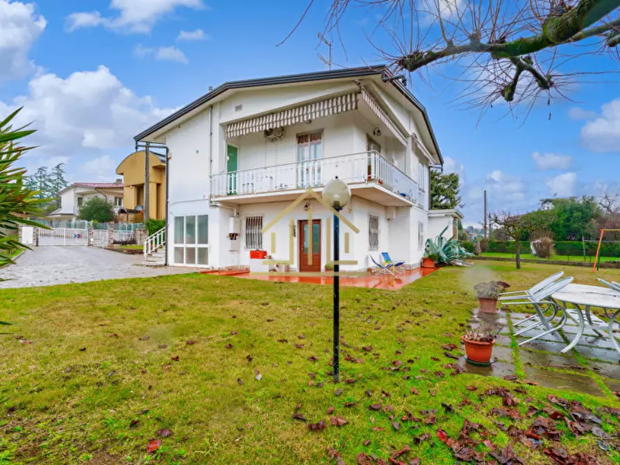 Immagine 4 di Villa in vendita  in Via Don Luigi Barzizza 54 a Castiglione Delle Stiviere