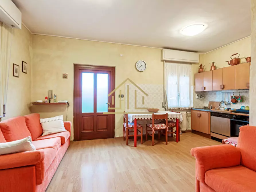 Immagine 5 di Villa in vendita  in Via Don Luigi Barzizza 54 a Castiglione Delle Stiviere