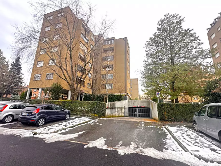 Immagine 1 di Magazzino in vendita  in Via Giovanni Gozzadini a San Lazzaro Di Savena