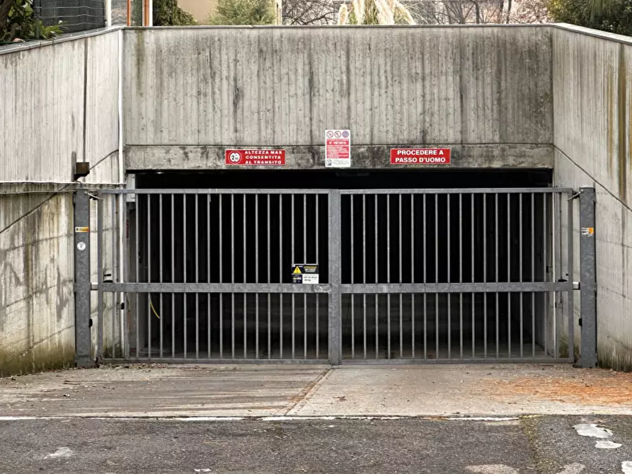 Immagine 4 di Magazzino in vendita  in Via Giovanni Gozzadini a San Lazzaro Di Savena