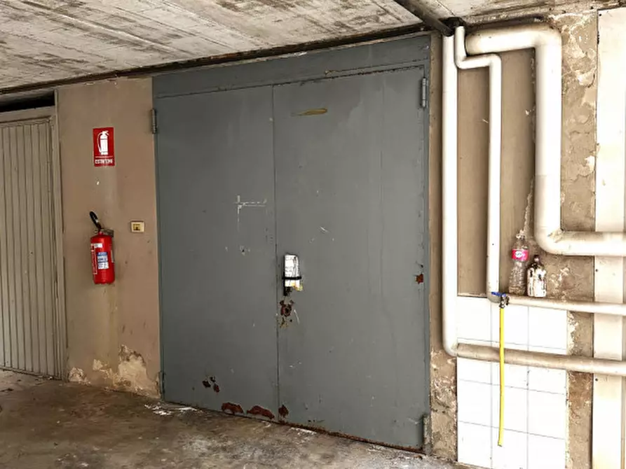 Immagine 7 di Magazzino in vendita  in Via Giovanni Gozzadini a San Lazzaro Di Savena