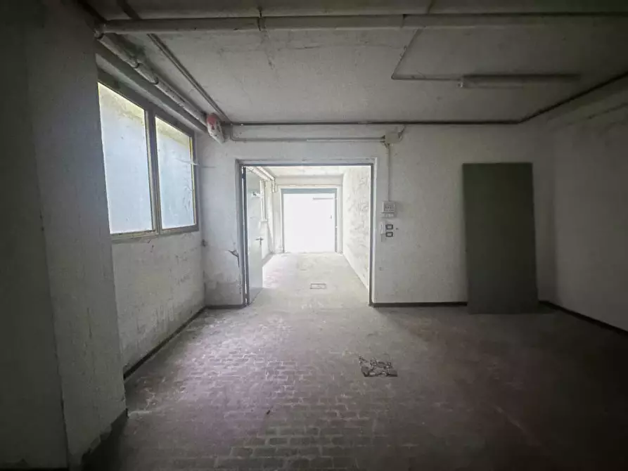 Immagine 16 di Magazzino in vendita  in Via Giovanni Gozzadini a San Lazzaro Di Savena