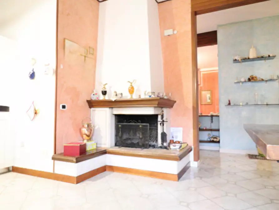 Immagine 12 di Appartamento in vendita  in Via Bologna a Montevarchi