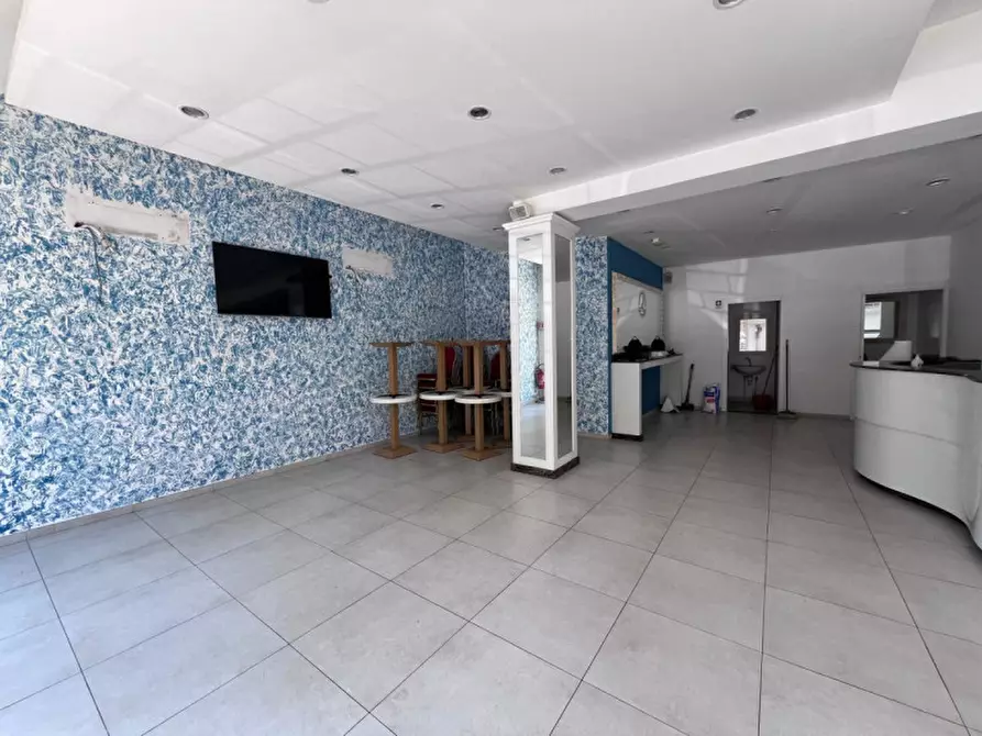 Immagine 2 di Negozio in affitto  in VIALE ARIOSTO a Firenze