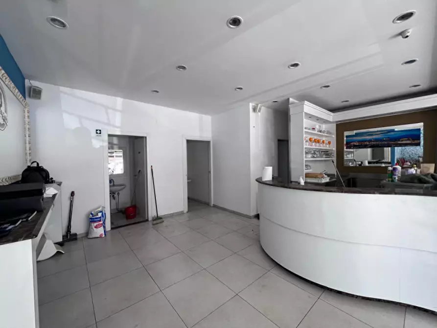 Immagine 3 di Negozio in affitto  in VIALE ARIOSTO a Firenze