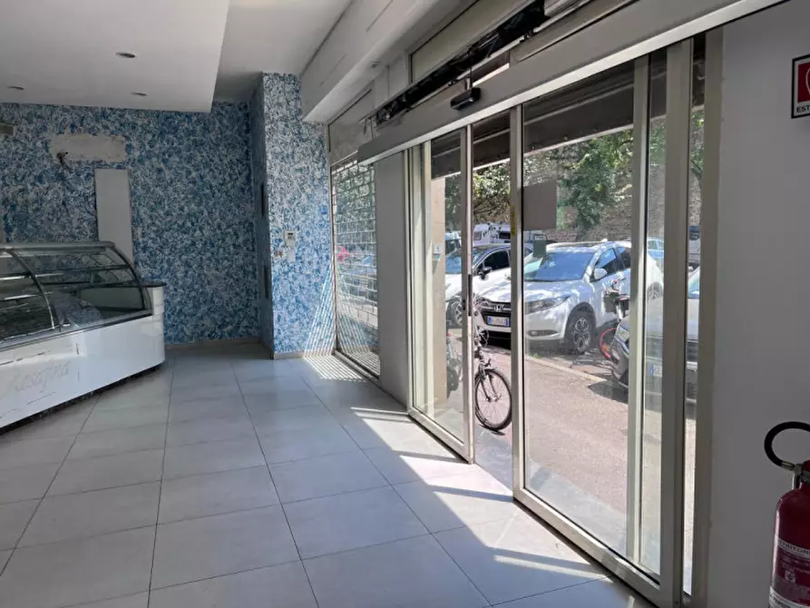 Immagine 4 di Negozio in affitto  in VIALE ARIOSTO a Firenze