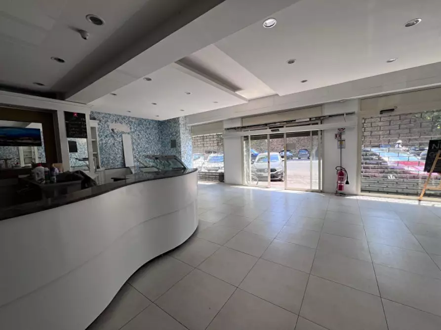 Immagine 5 di Negozio in affitto  in VIALE ARIOSTO a Firenze