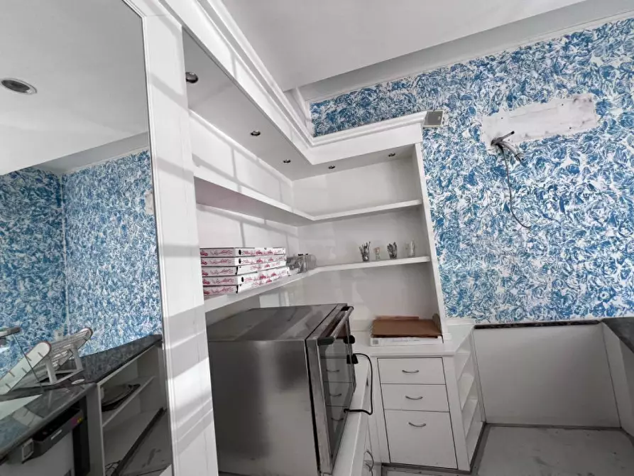 Immagine 6 di Negozio in affitto  in VIALE ARIOSTO a Firenze