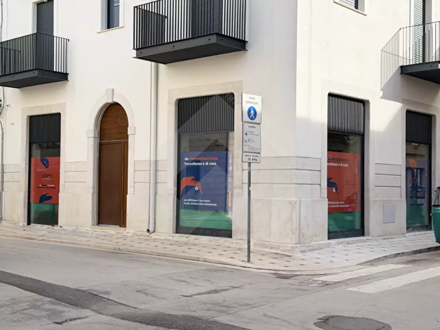 Immagine 2 di Attività commerciale in affitto  in Via Regina Margherita a Andria