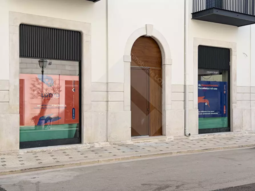 Immagine 4 di Attività commerciale in affitto  in Via Regina Margherita a Andria