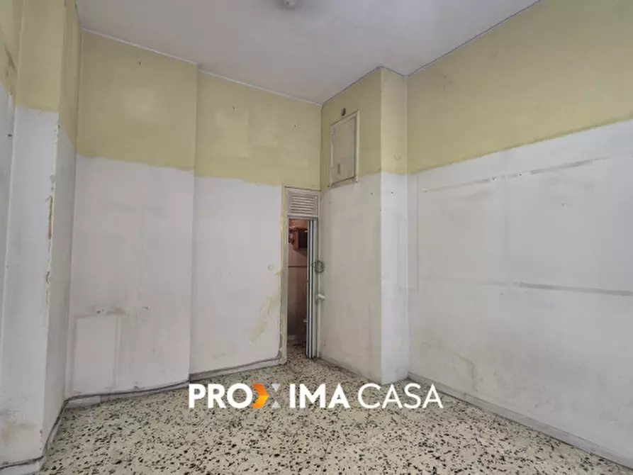 Immagine 1 di Negozio in affitto  in via cristoforo Capone 2 a Salerno