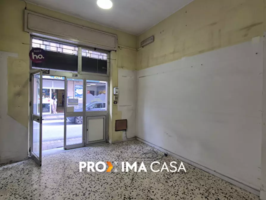 Immagine 3 di Negozio in affitto  in via cristoforo Capone 2 a Salerno